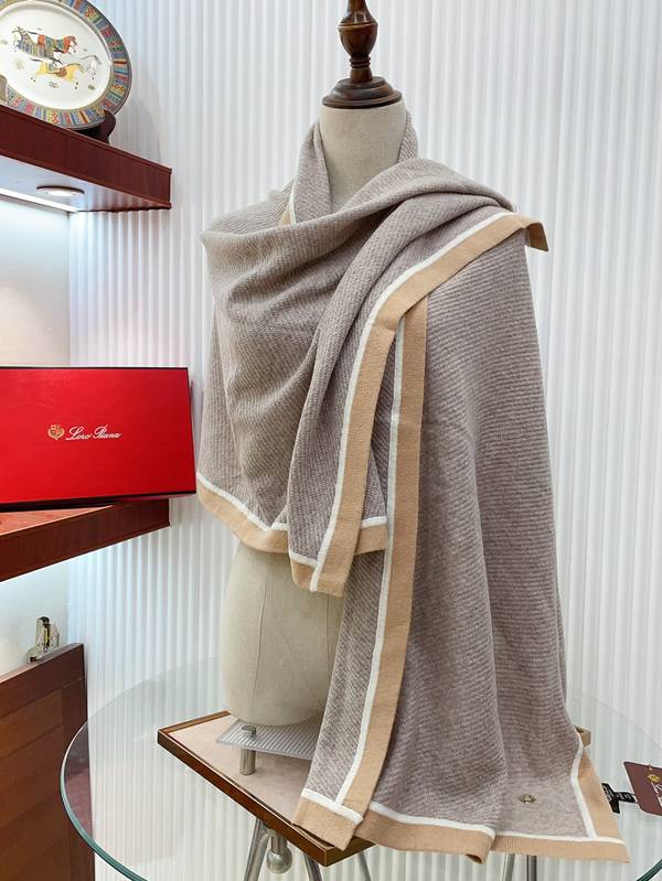 Loro Piana Cloak LPC00035 Loro Piana Cloak LPC00035